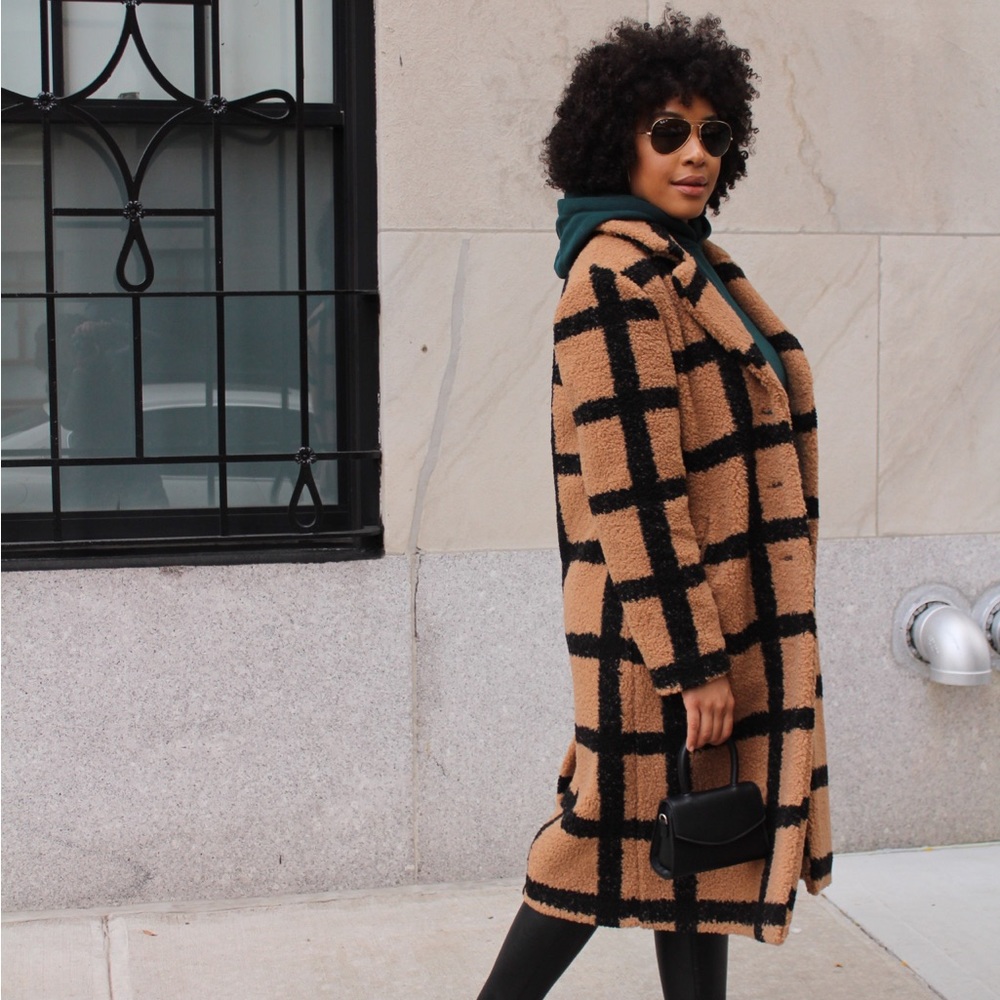 Two tone puffy coat / camel and black.